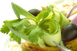 salade met olijven en komkommer