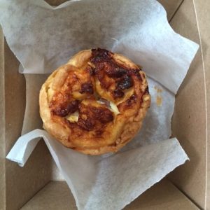 Large 11 cm quiche in food box for packed lunch