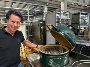 Marco Rink of Accuraat Verhuur with the Green Egg barbecue